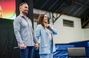 Dani e Diego Hypólito inspiram jovens em palestra sobre superação e disciplina em Paulínia